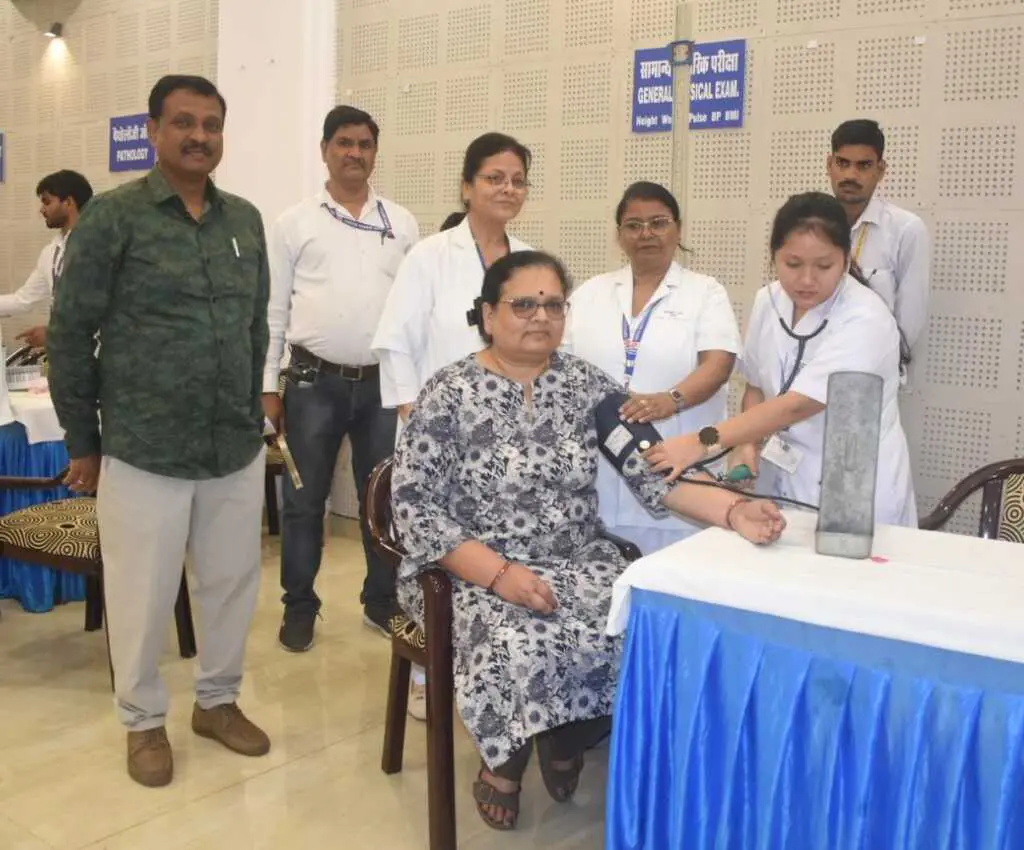 रेलवे अधिकारियों के लिए बहुउद्देशीय स्वास्थ्य परीक्षण शिविर एवं जीवनशैली संगोष्ठी आयोजित